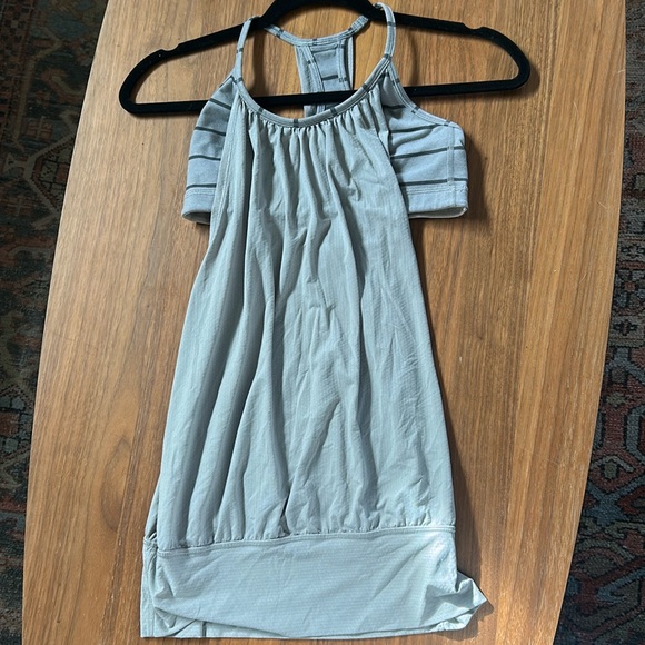 Lululemon No Limits Grey Gray Striped Bra Tank Size 4 EUC - Picture 1 of 5
